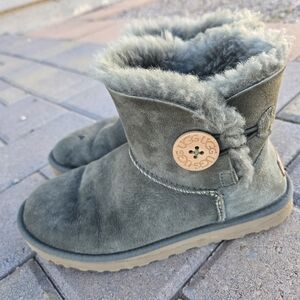 UGG Mini Bailey Button II Boots Green Shearling Lined Women’s